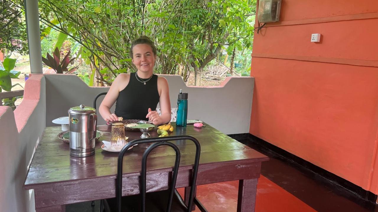 Homestay Coconut Leaf Shadow Guest *