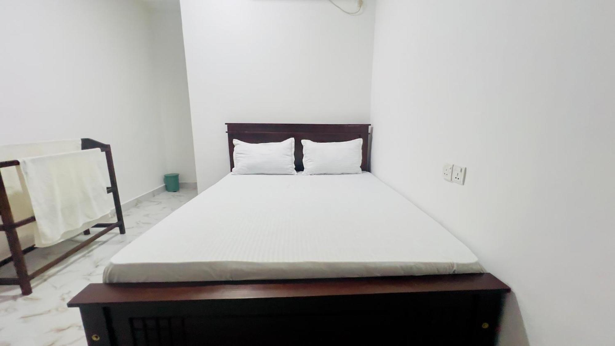 Coconut Leaf Shadow Guest Homestay *